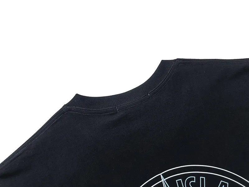 W668#P110💰 Popular item on the platform [Stone lsland/Stone Island compass armband printed short-sleeved T-shirt] ⚠️[Original creation with high control of details] -Made of 230g combed cotton 32-count double yarn, soft and comfortable to the touch, sweat-absorbent and breathable. -Simple basic and versatile style, original quality, the first choice for couples. -Made in a large factory, four needles and five threads on the shoulder, neat alignment, high quality workmanship. -Same style for men and women. Very versatile, one piece for everyone, the details are clearly visible. Color: Black Size: M L
